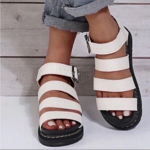 Sincerely Jules Daring White Platform Sandals Size 9.5